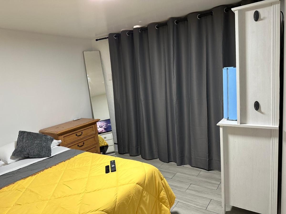 Serene Full Bed With 50 Inch Smart Tv, Netflix, Airplay, Mini-Fridge, And 500 Mbps Wifi Near Fiu, Dolphin Mall, Airport Майами Экстерьер фото
